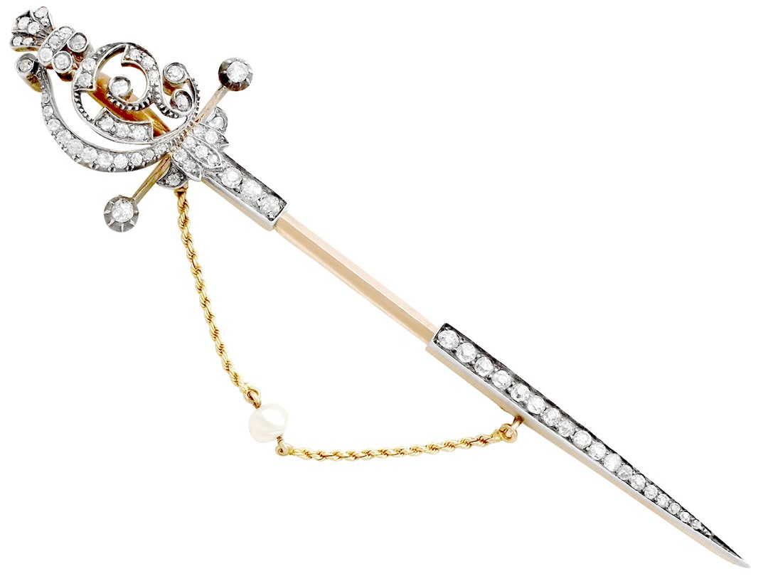 2.85カラットのダイヤモンドと14カラットのイエローゴールドのピン