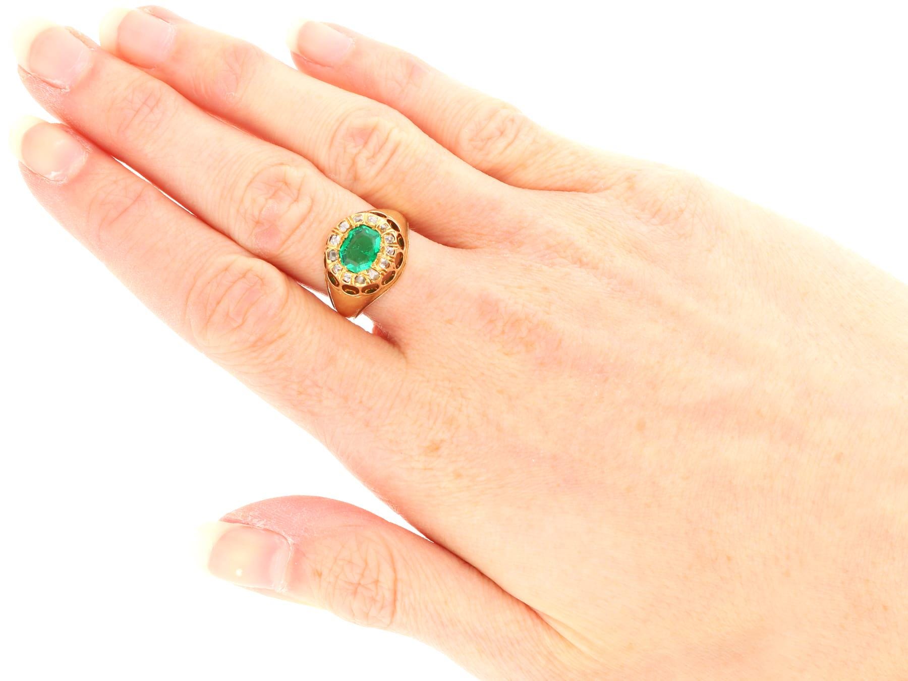 Bague Grappe Vintage En Or Jaune 18 Carats Avec Saphir Et Diamants En Forme De Halo Circa 1980
