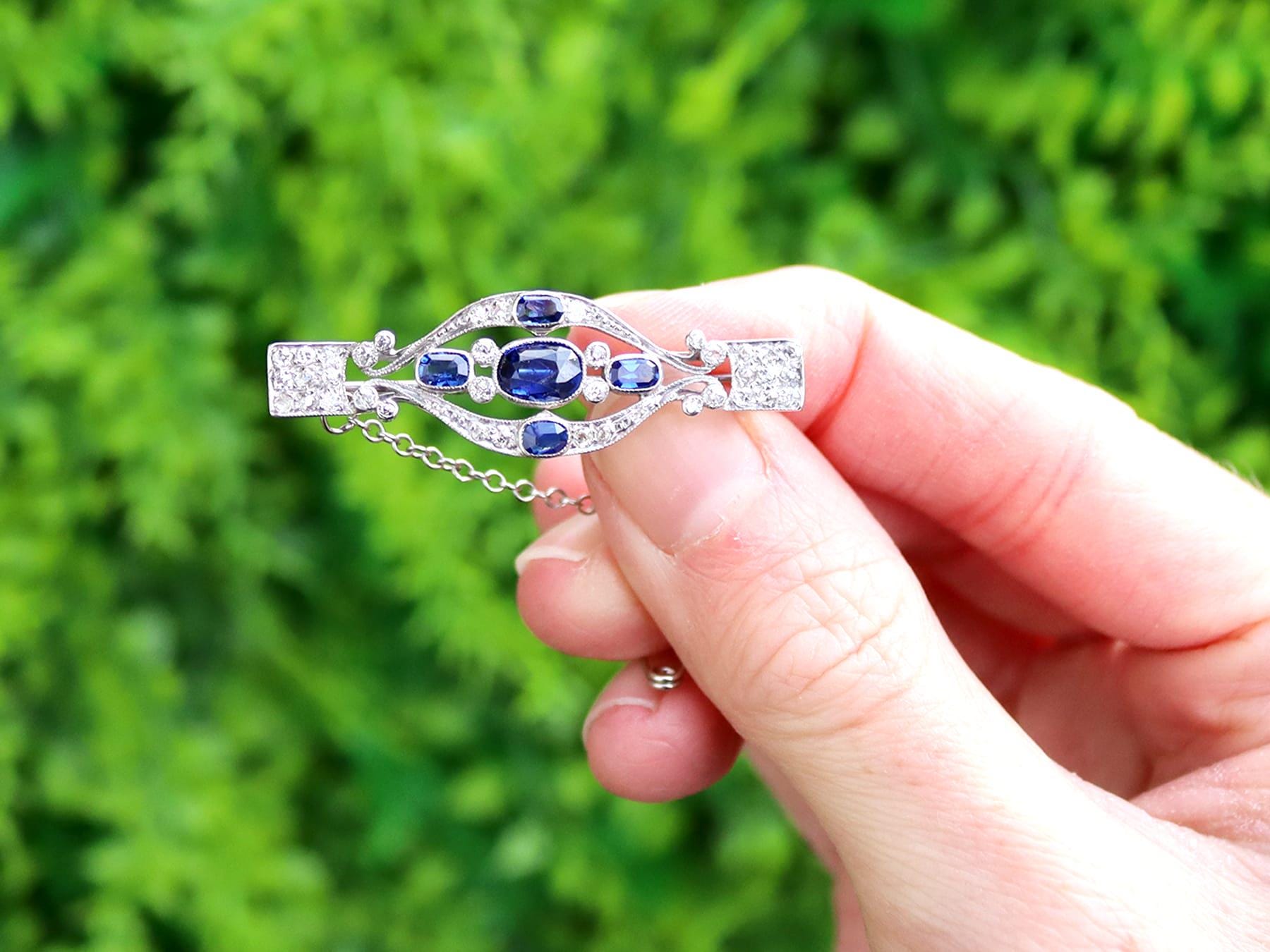 アンティーク 1.50 カラット サファイア ブローチ（プラチナ製、0.60