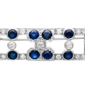 Art-Deco-Brosche aus 3,20 Karat Saphir und Diamant in Weißgold