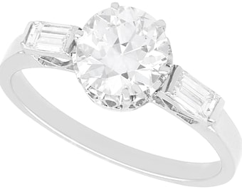 Anillo de compromiso solitario antiguo de platino y diamantes de 1,32 ct, circa 1935