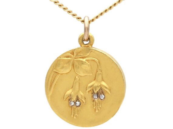 Diamond and 18 ct Yellow Gold Pendant - Art Nouvea