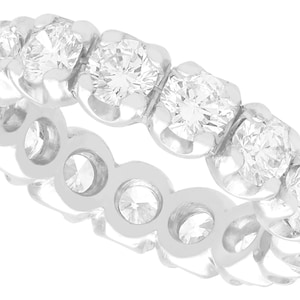 Anel vintage de diamantes de 4,10 quilates e ouro branco 18k para toda a eternidade
