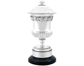 Antigua copa de presentación victoriana de plata esterlina y tapa (1848)