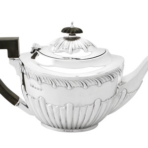 Antique Sterling Silver Teapot in Queen Anne Style - Edwardian (1907)