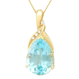 Vintage 11.98ct Topaz Pendant with Diamond in 18k Yellow Gold