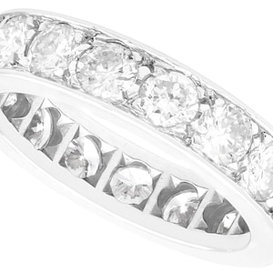 Antieke 2,80 ct diamant en 18 kt witgouden volledige eeuwigheidsring, circa 1935