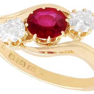 0.95ct Ruby and 0.61ct Diamond, 18ct Yellow Gold Trilogy Ring - Antique Edwardian (1905)