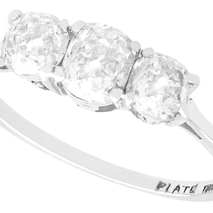 Antiker 1.14 Karat Diamant und 18 Karat Weißgold Trilogy Ring Circa 1920