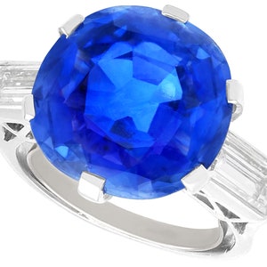 Vintage Art Deco Ceylon Sapphire Cocktail Ring: Diamond Platinum, Circa 1940