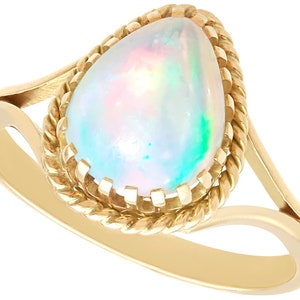 1.80ct Opal and 9ct Yellow Gold Ring - Vintage Circa 1950