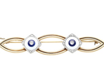 1910er Jahre 0.32ct Diamant, Emaille, geschnitzter Hardstone und 14k Gelbgold Brosche