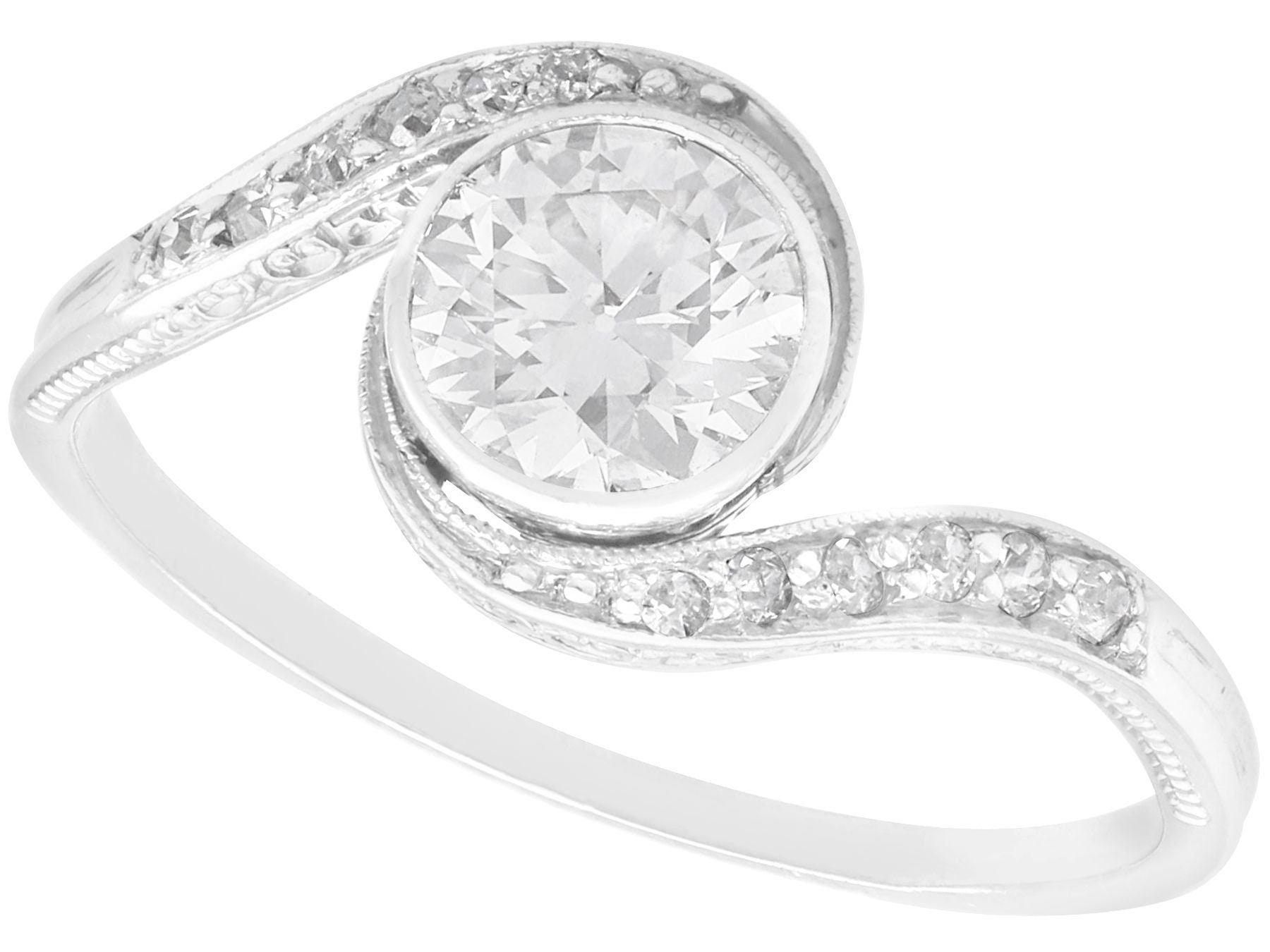 0.85 カラットのダイヤモンドとプラチナのソリティア婚約指輪