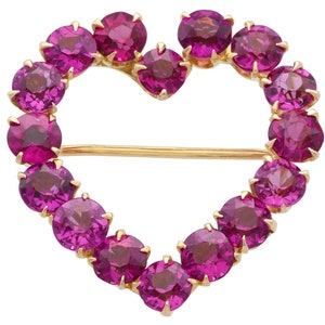 Antique 9.12 ct Garnet Heart Shaped Brooch in Yellow Gold