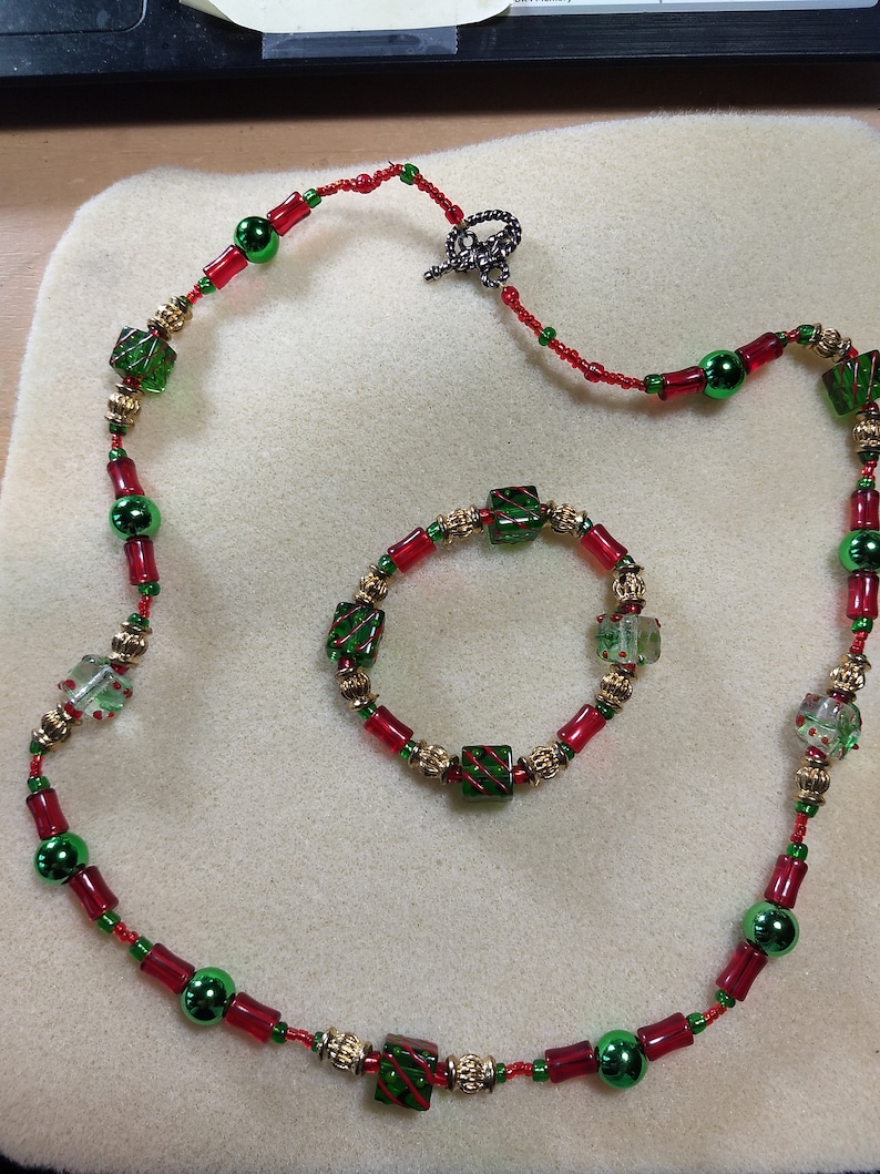 Christmas gift box beaded necklace and bracelet set