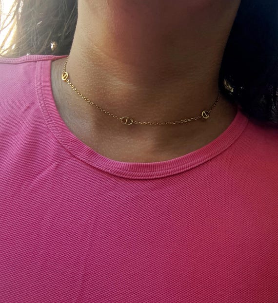 Women's choker necklace, gold-tone stainless steel chain (304L), marine-colored links, pig's nose charm, handcrafted.