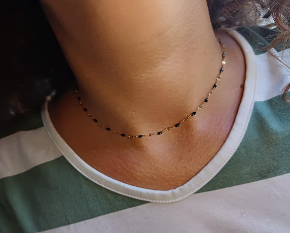 Gold-tone stainless steel (304L) choker necklace with oval black enamel resin beads