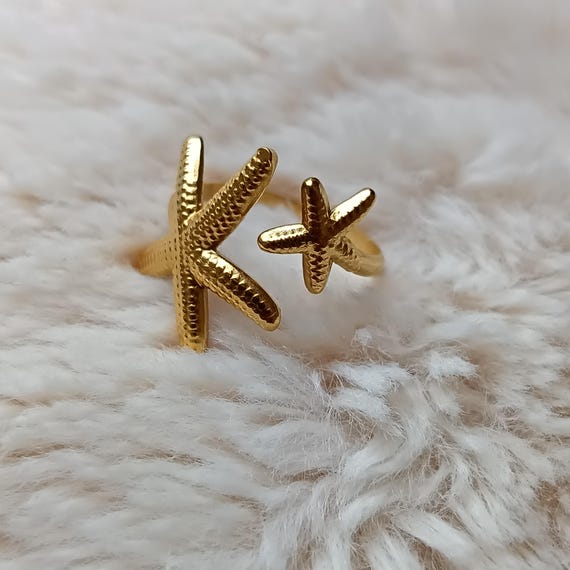 Adjustable gold or silver ring in 304L stainless steel, gold or silver color, featuring stars, celestial beach design, and seashells.