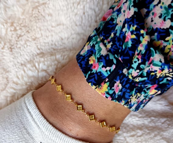 Gold-tone stainless steel anklet bracelet with square and diamond patterns, boho style, handcrafted by Anne Cé's jewelry