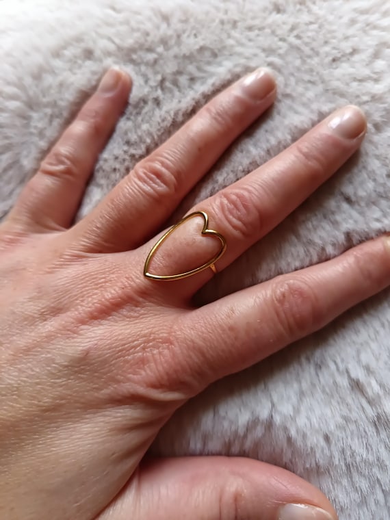 Adjustable gold or silver ring in 304L stainless steel with a heart design.