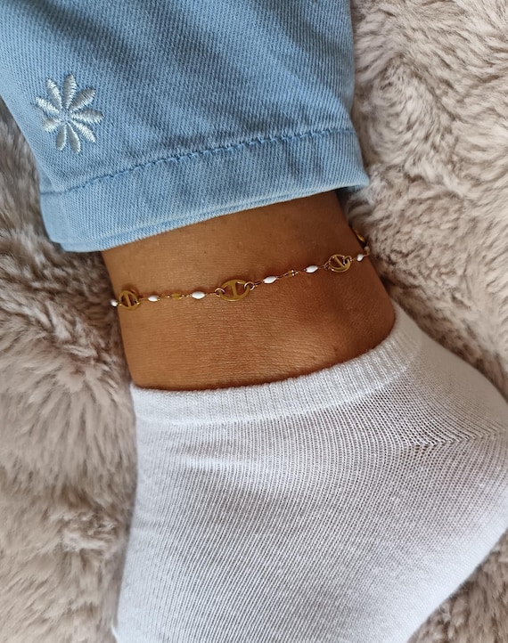 Gold-tone stainless steel anklet for women, marine-style link chain with pig's nose clasp, handcrafted. Made of 304L stainless steel with a gold color.