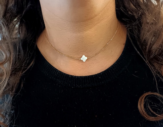 Women's choker necklace, gold-tone stainless steel chain with mother-of-pearl clover, handcrafted.
