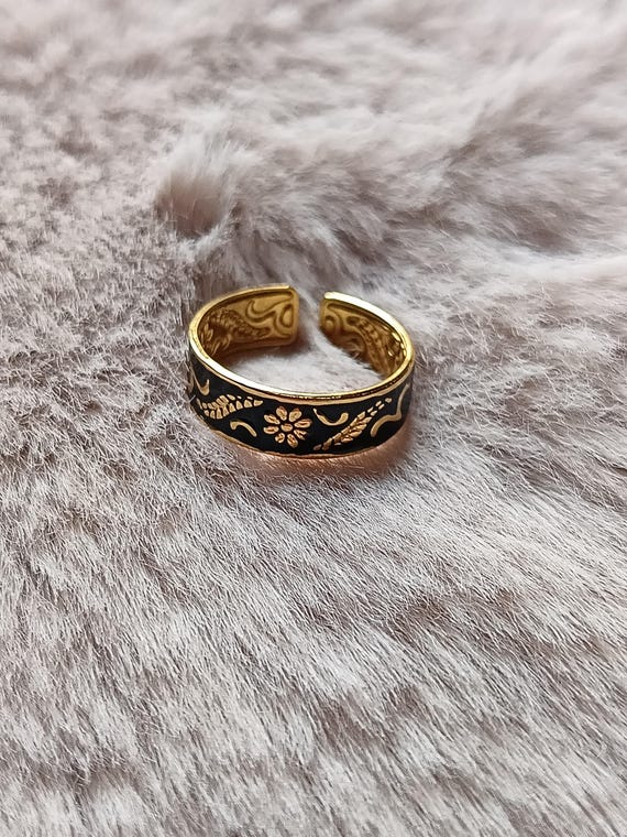 Adjustable gold and black 304l stainless steel ring with floral print