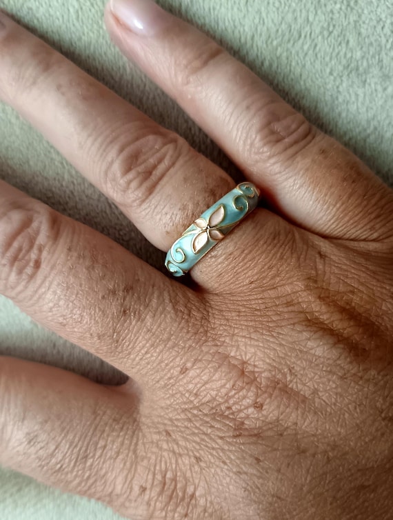 Gold and blue ring with a pink enamel floral motif and gold-colored trim, made of 304L stainless steel, adjustable
