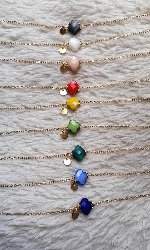 Women's choker necklace, gold-tone stainless steel chain, glass clover (color and size of your choice), gold-tone spacers and medallion