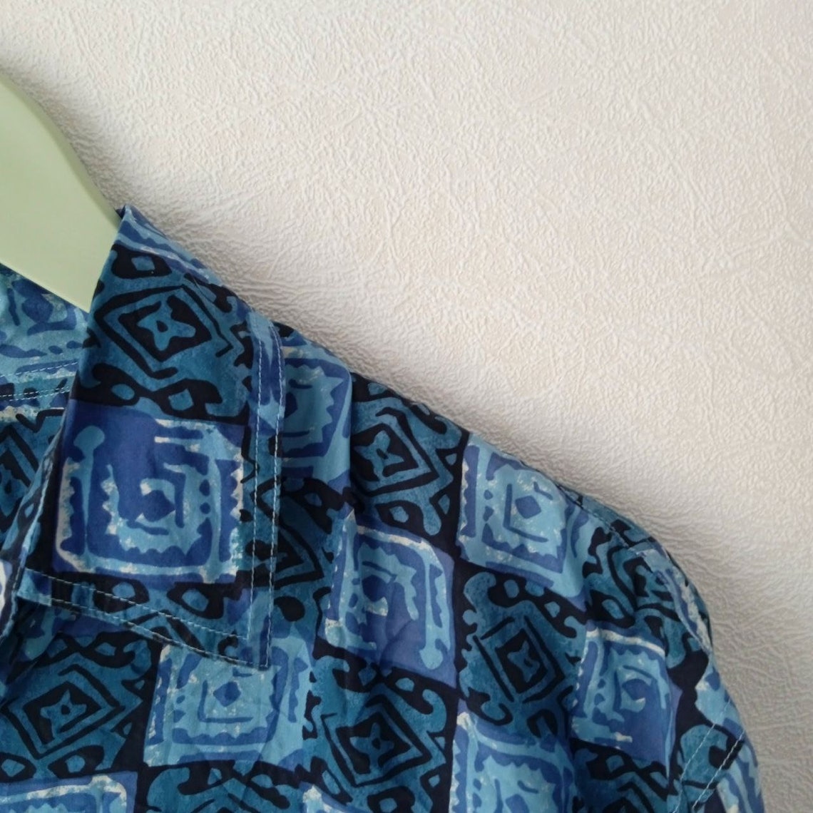 Vintage Hawaiian Aloha Silk Shirt Short Sleeve Abstract Graphic Art Print Size L, photo 4 of 5