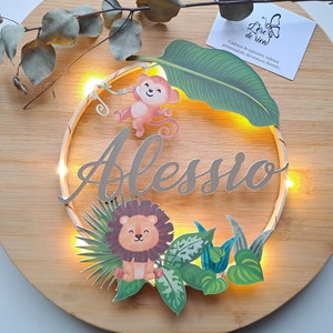 Luce notturna personalizzata con nome del leone della giungla e safari - nome personalizzato - cerchio di legno - decorazione per camera da letto - regalo di nascita