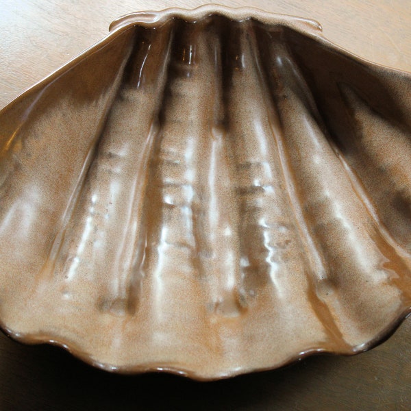 Frankoma T10 brown clam shell