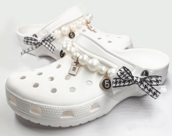 pics Crocs With Fur And Charms croc charms set von 10 28strass