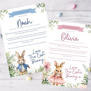Op de afbeelding: Twee afdrukbare Pasen konijnenkaarten met een konijnenillustratie en een bericht voor Noah en Olivia. De kaarten hebben een blauw en roze kleurenschema met bloemmotieven.