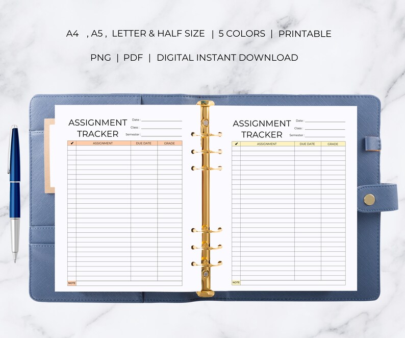 K&ouml;nnte beinhalten: Ein druckbarer Aufgabenplaner mit zwei Seiten. Die Seiten sind in Spalten f&uuml;r Aufgabe, F&auml;lligkeitstermin und Note unterteilt. Die Seiten sind mit "Assignment Tracker" beschriftet.