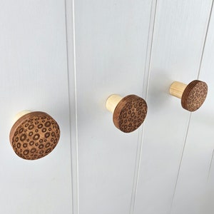Coat Hooks for Wall, Modern Coat Rack, Wooden Towel Hanger, Hooks for Hats, Scarfs, Bags, Umbrellas, Decorative Engraved Entryway Hangers