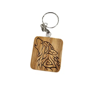 Tribal Wolf Schlüsselanhänger - Handgefertigte Eichenholz Gravur - Fenrir Design