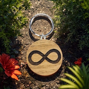 Infinity Symbol Wooden Keychain – Engraved Endless Loop, Personalized Gift for Loved Ones, Custom Keepsake, Handcrafted Oak Keyring