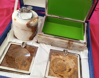Zestaw zapalniczki, papierośnicy i popielniczki stołowej z lat 60. onyks. Zapalniczka stołowa. Pudełko i zapalniczka stołowa Onyx Vintage