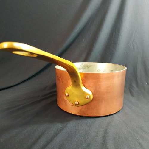 Vintage copper frying pan Villedieu CVD / Vintage copper frying pan/pot with aluminum interior and brass handle shops France/weight 1530gr