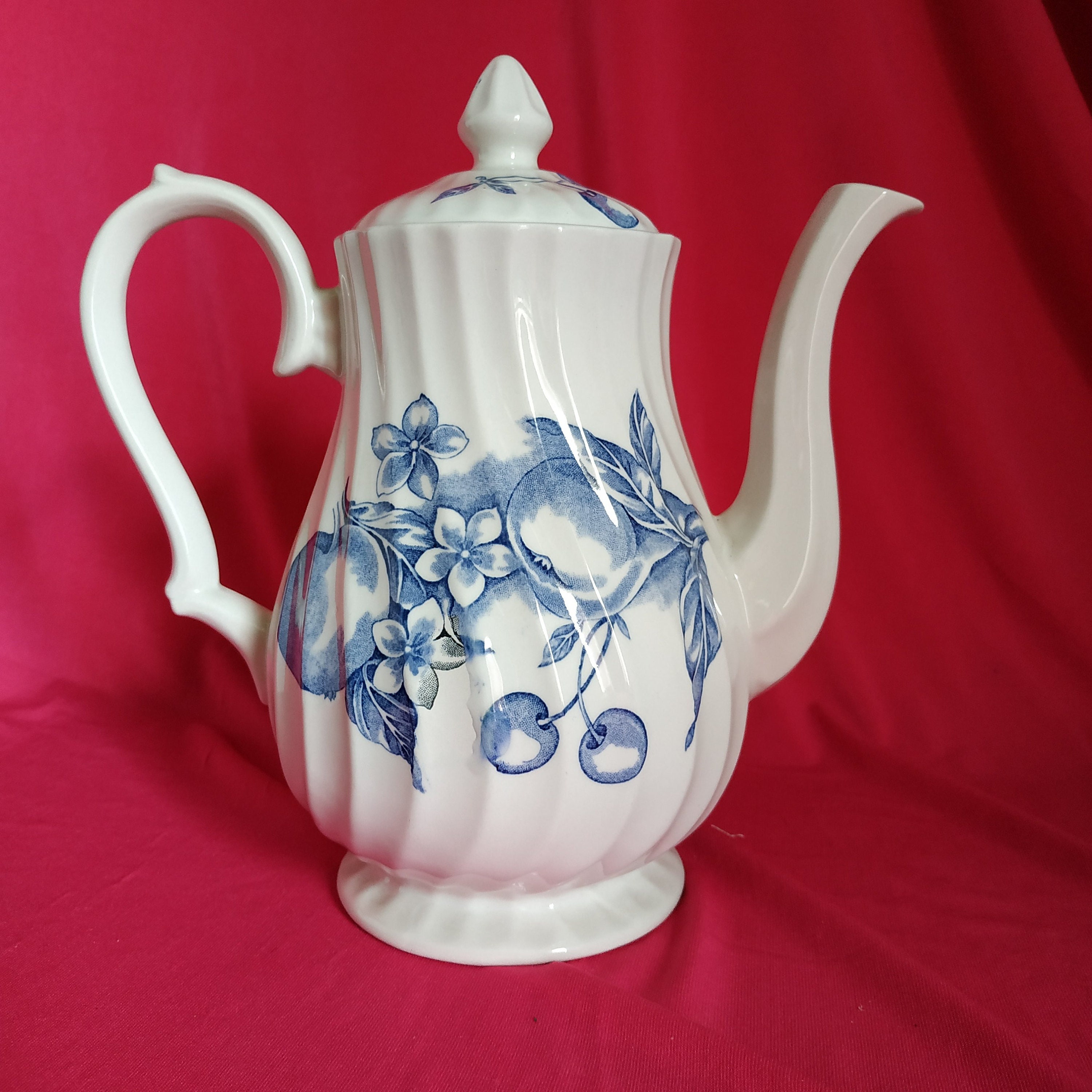 Vintage Wood & Sons Staffordshire England coffee pot/teapot fruit basket white and blue with fruits hand painted proof decoration,