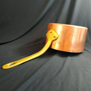 Vintage copper frying pan Villedieu CVD / Vintage copper frying pan/pot with aluminum interior and brass handle France/weight 1530gr
