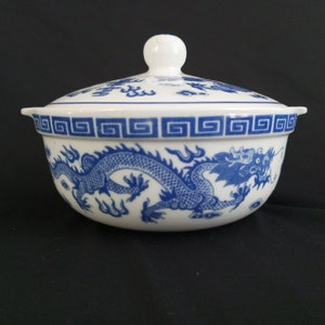 Vintage Chinese porcelain, MONUMENTAL DRAGON blue and white porcelain, collectible. jar with lid. saucepan.