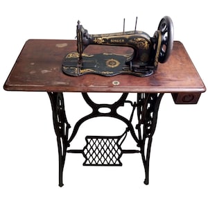 Antique 1871 Singer treadle sewing machine - priceless vintage treasure! in working condition.