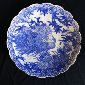 Blau weißer japanischer Imari Servier teller mit Pfau Dekoration