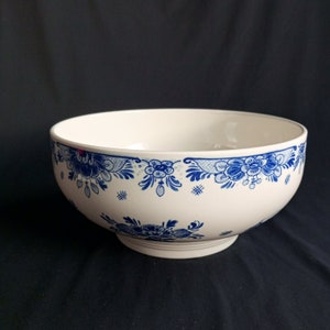 Royal Delft Blue and White Floral Bowl/Delft Blue Pottery - décor of flowers - Regina/Royal Delft Blue Bowl