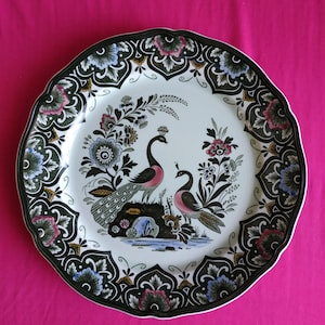 Hand-painted, according to Mettlach copper print, large ceramic plate. Diameter 27 cm . Villeroy and Boch - Paon