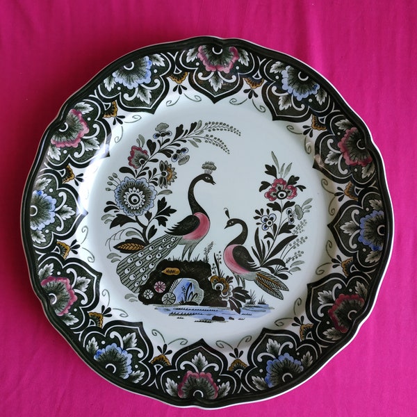 Hand-painted, according to Mettlach copper print, large ceramic plate. Diameter 27 cm . Villeroy and Boch - Paon