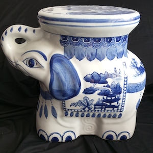 Elephant statue. Ceramic Elephant Ornament, Vintage Collectable china for display or plant stand/Vintage Boho Chic Blue and White Ceramic.