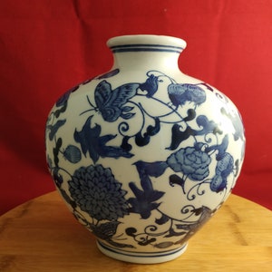 Old Chinese blue and white vase in great condition